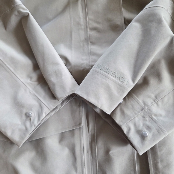 Lululemon Waterproof Fishtail Rain Coat Size Small NWT $298 Sheer Oak - Picture 14 of 16